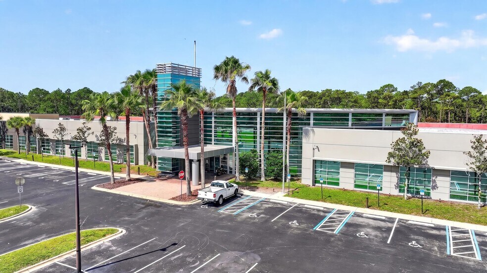 470 Destination Daytona Ln, Ormond Beach, FL à vendre - Photo de l’immeuble – Image 3 sur 14