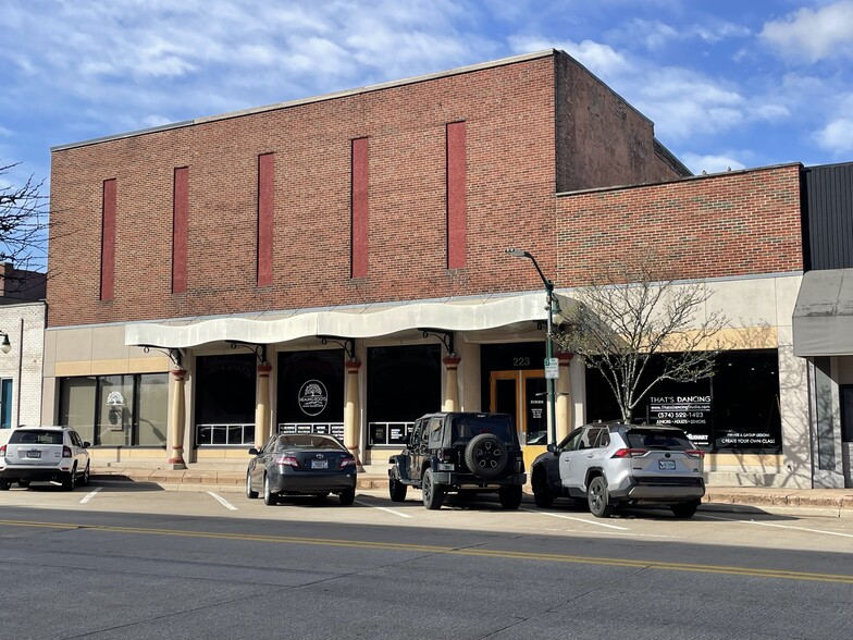 223 S Main St, Elkhart, IN à vendre - Photo principale – Image 1 sur 25
