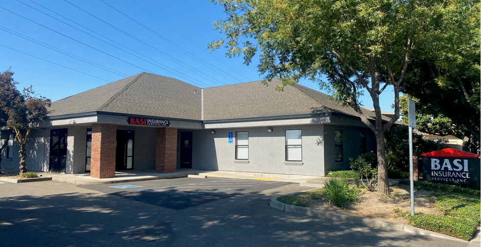 1000-1002 W Center St, Manteca, CA à louer - Photo de l’immeuble – Image 1 sur 7