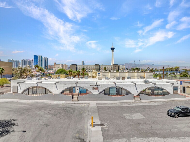 1120 Almond Tree Ln, Las Vegas, NV à vendre - Photo de l’immeuble – Image 2 sur 11