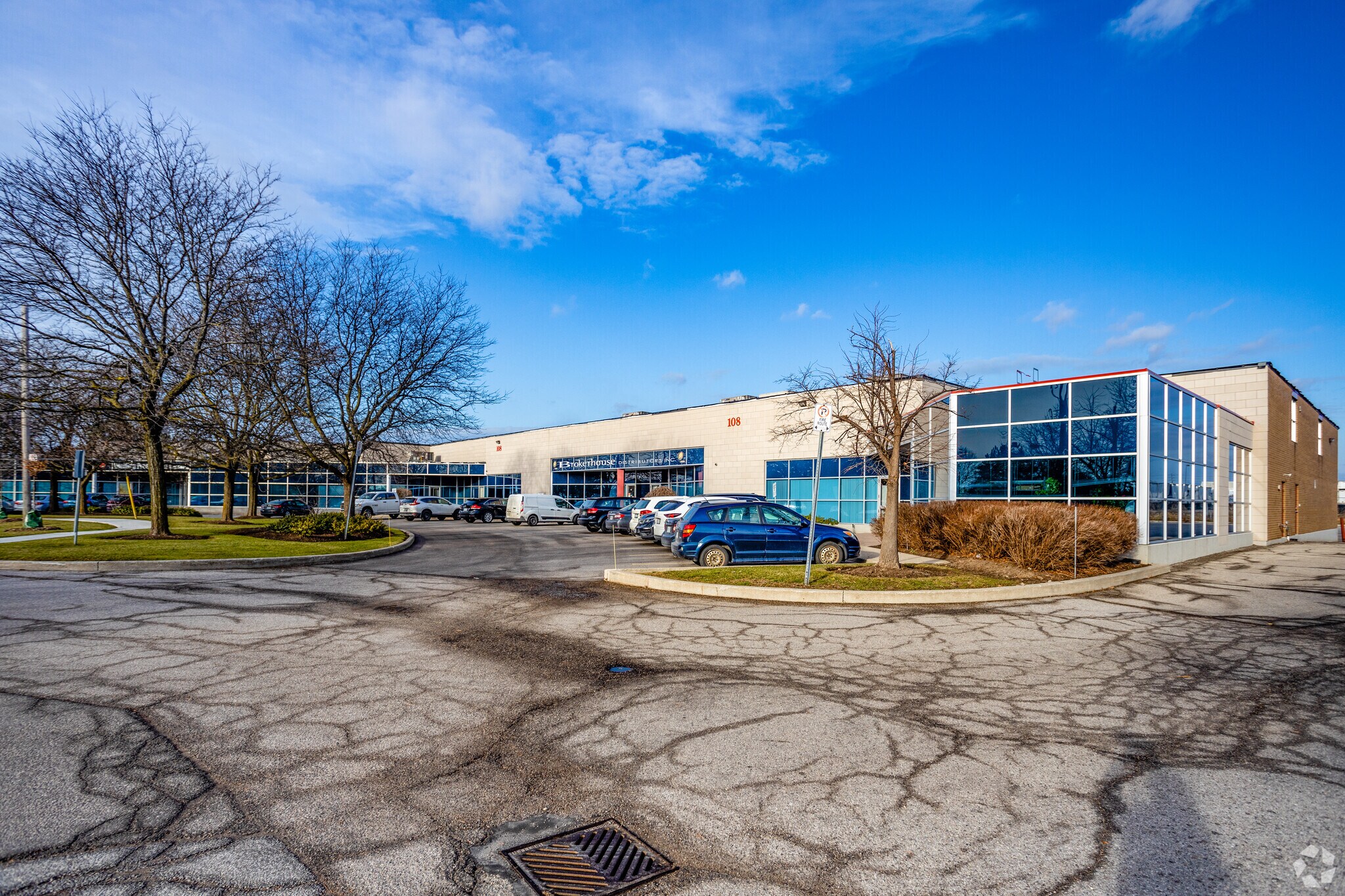 108 Woodbine Downs Blvd, Toronto, ON à louer Photo principale– Image 1 sur 4