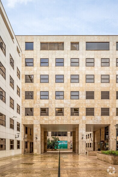 Bureau dans Rueil-Malmaison à louer - Photo de l’immeuble – Image 3 sur 4