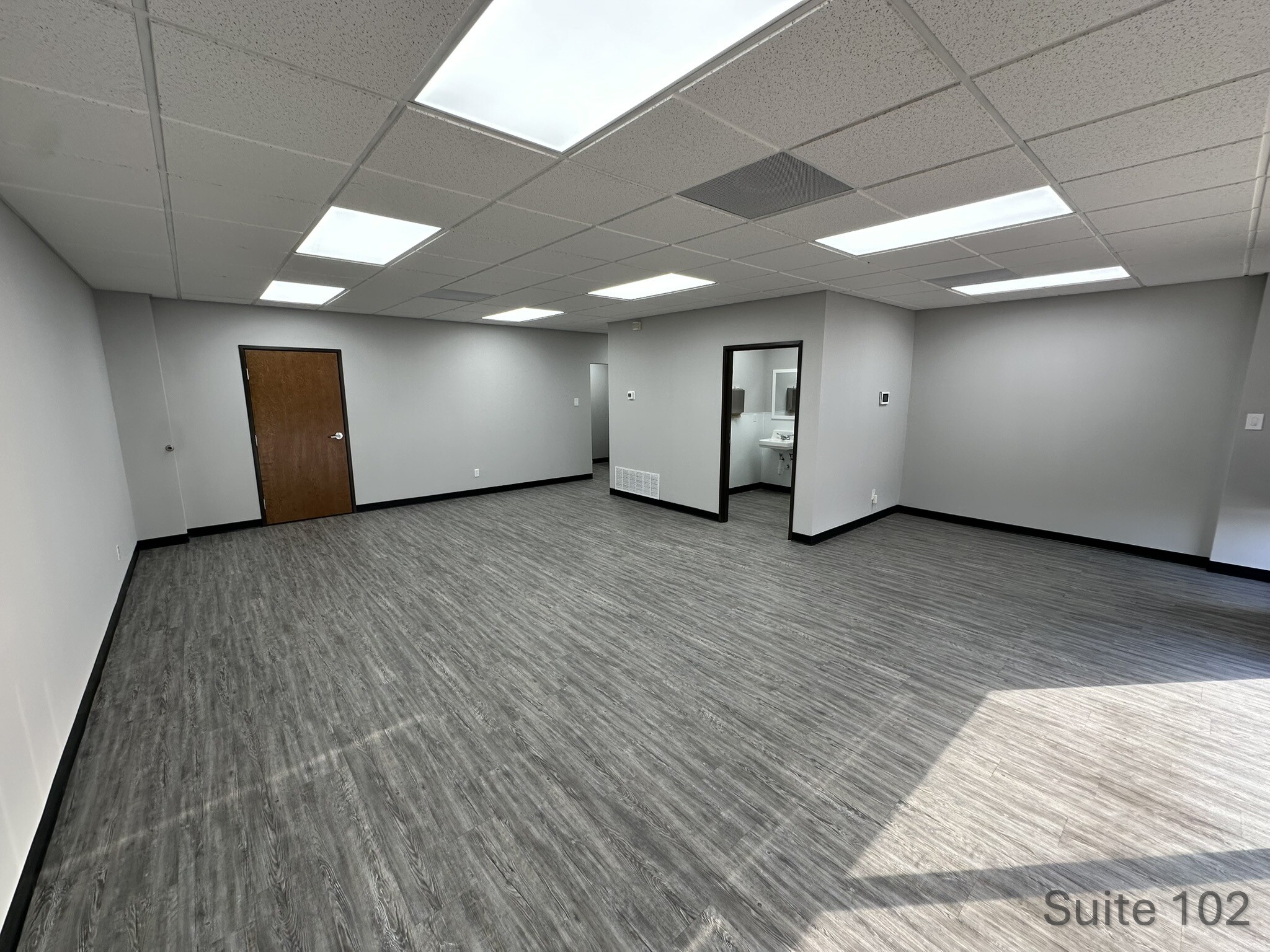 2604 W Marshall Dr, Grand Prairie, TX à louer Photo de l’immeuble– Image 1 sur 9