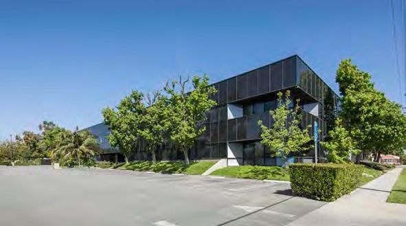 16600 Sherman Way, Van Nuys, CA à louer - Photo de l’immeuble – Image 2 sur 9