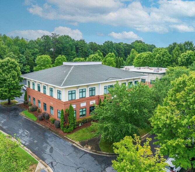 10224 Hickorywood Hill Ave, Huntersville, NC à louer - Photo de l’immeuble – Image 3 sur 6