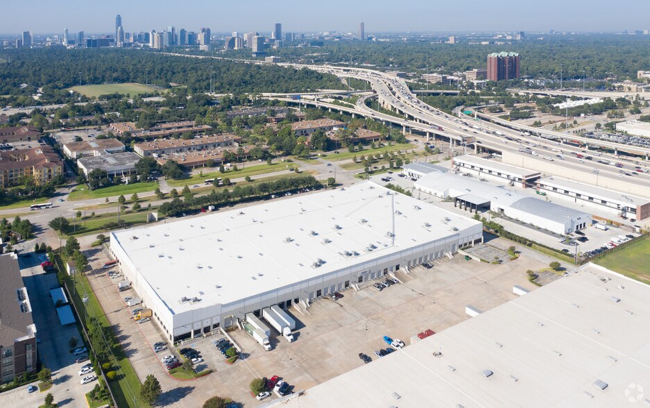 7108 Old Katy Rd, Houston, TX à louer - Photo de l’immeuble – Image 3 sur 14