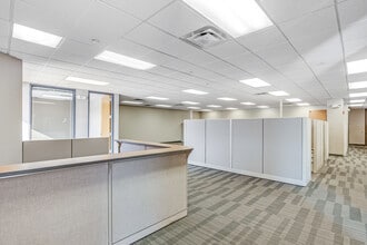 150 N Patrick Blvd, Brookfield, WI à louer Photo intérieure– Image 2 sur 2