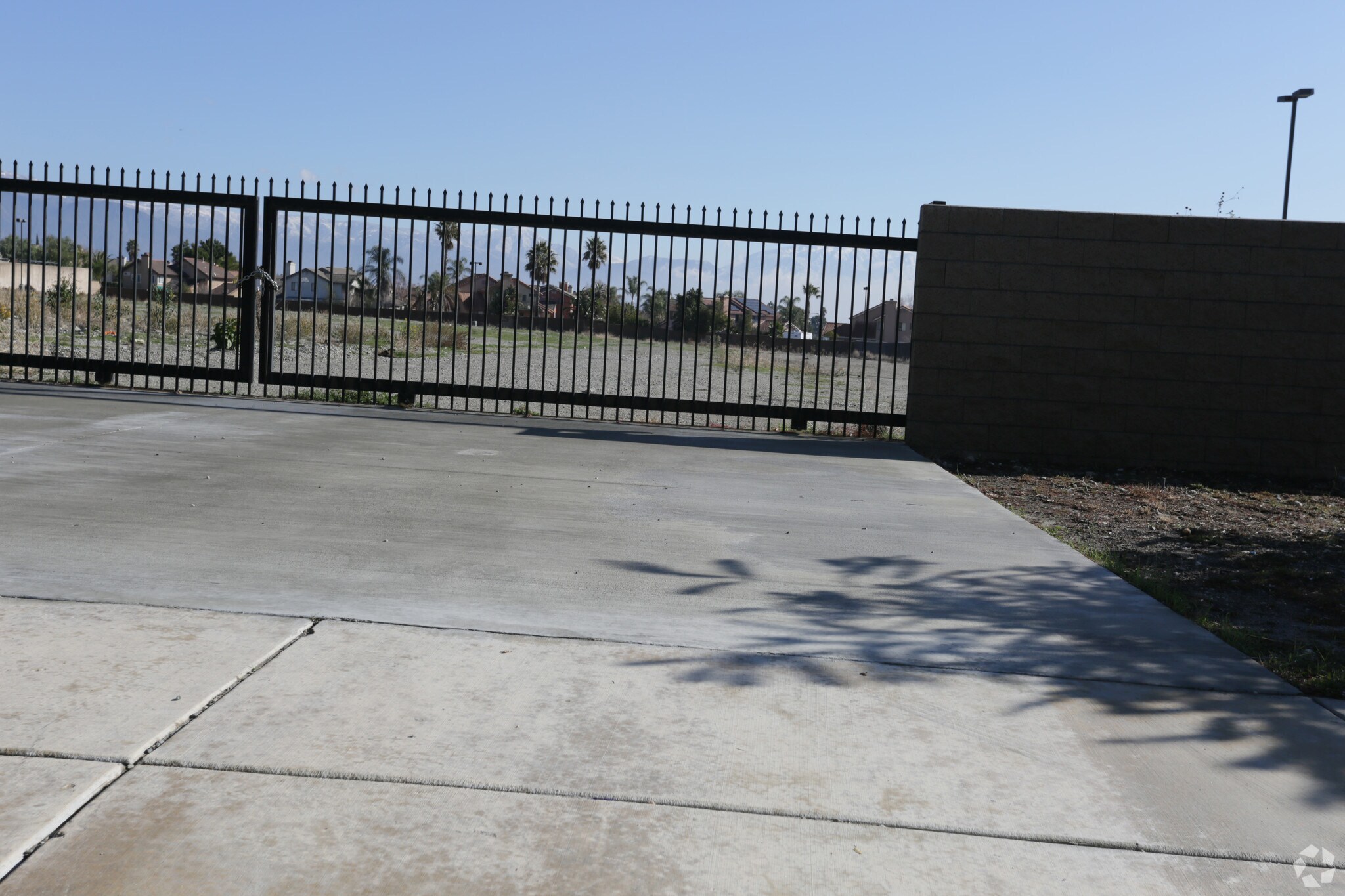 2977 N Locust Ave, Rialto, CA à louer Photo principale– Image 1 sur 5