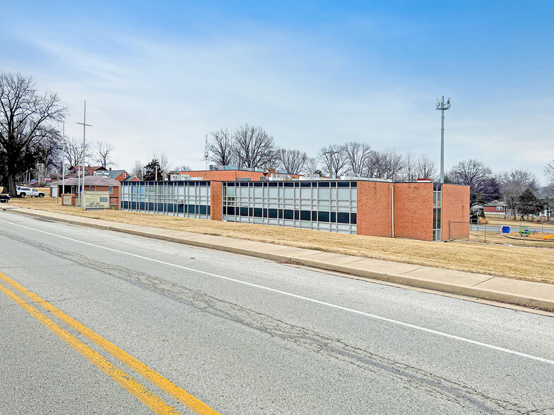 2200 Lackland Rd, Overland, MO à vendre - Photo de l’immeuble – Image 3 sur 11
