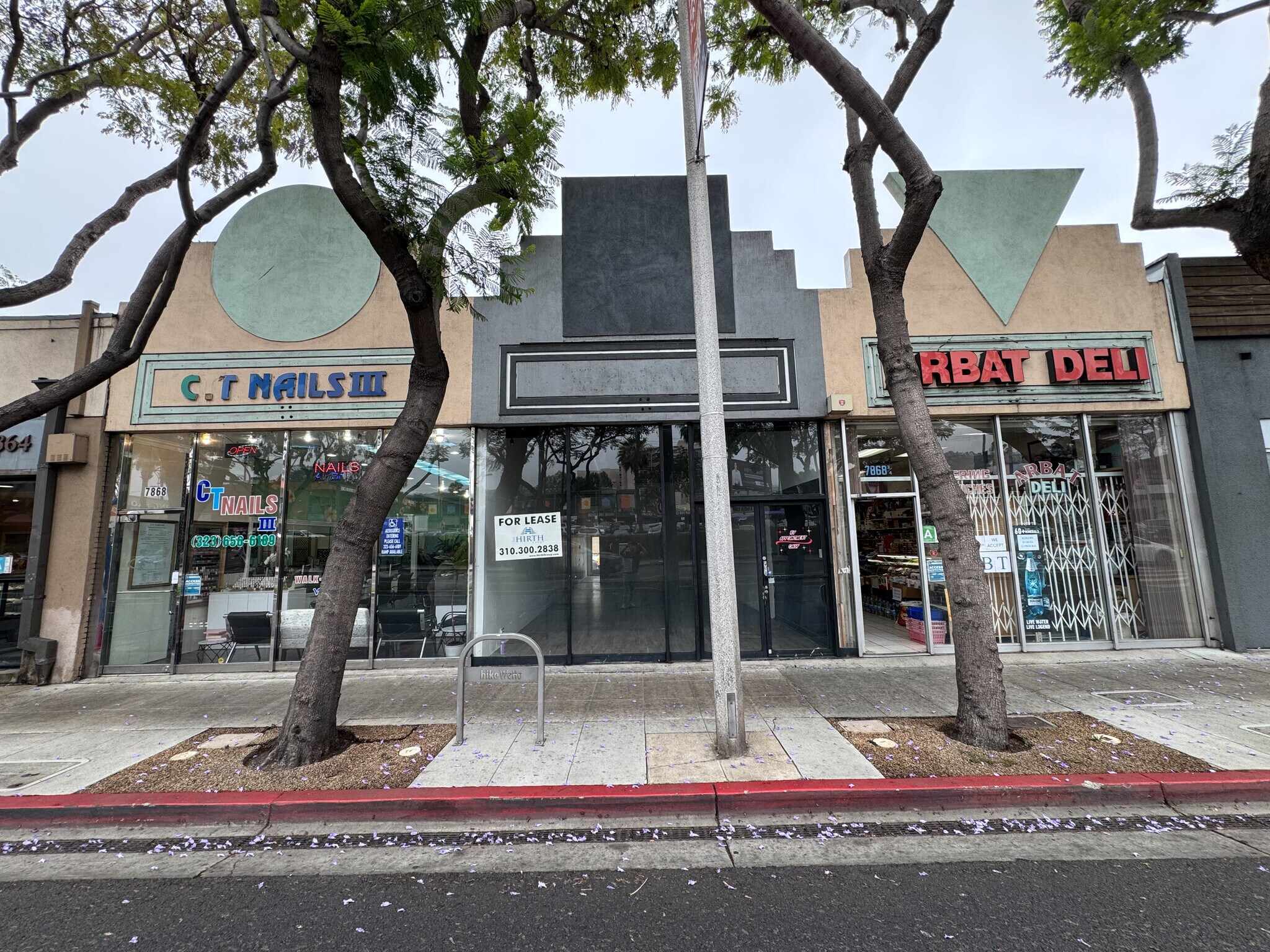 7868 Santa Monica Blvd, West Hollywood, CA à louer Photo de l’immeuble– Image 1 sur 8