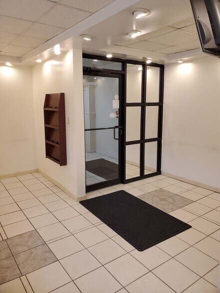 621 E 187th St, Bronx, NY à louer - Photo de l’immeuble – Image 3 sur 20