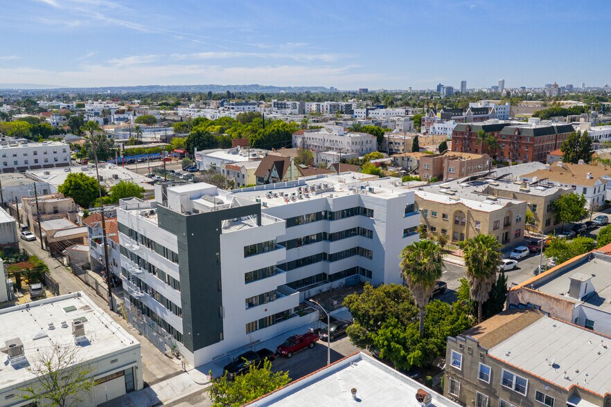 5128 Marathon St, Los Angeles, CA à vendre - Photo de l’immeuble – Image 3 sur 15