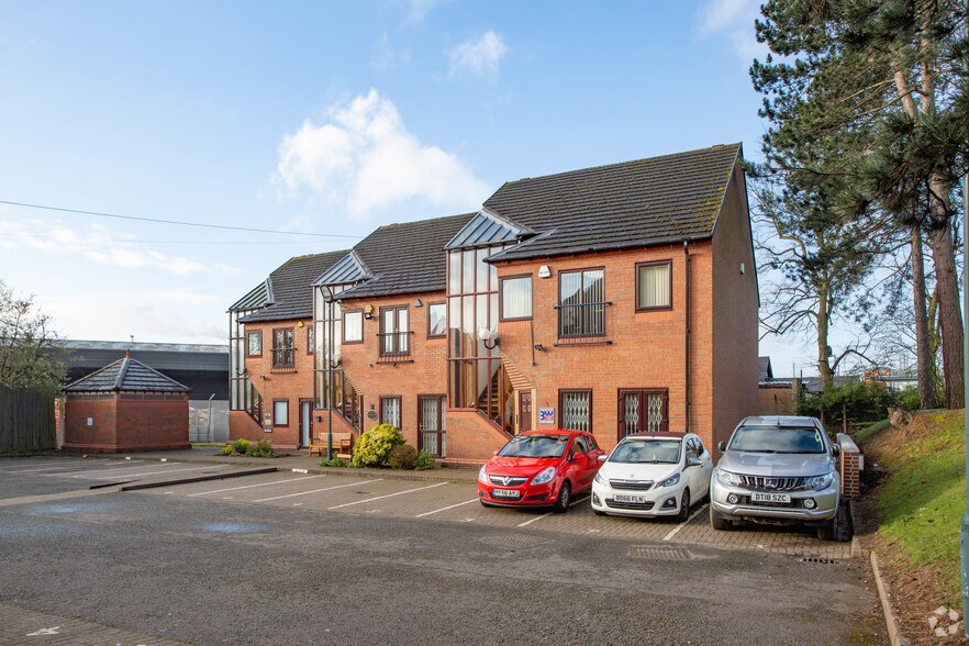 Shaw Rd, Wolverhampton à louer - Photo de l’immeuble – Image 3 sur 4