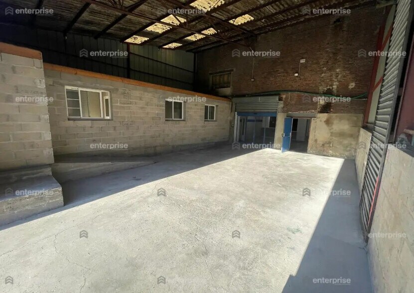 Local d’activités dans Saint-Quentin à louer - Photo intérieure – Image 3 sur 5