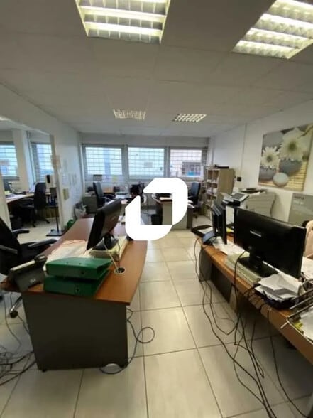 Local d’activités dans Noisy-le-Sec à louer - Photo de l’immeuble – Image 1 sur 8