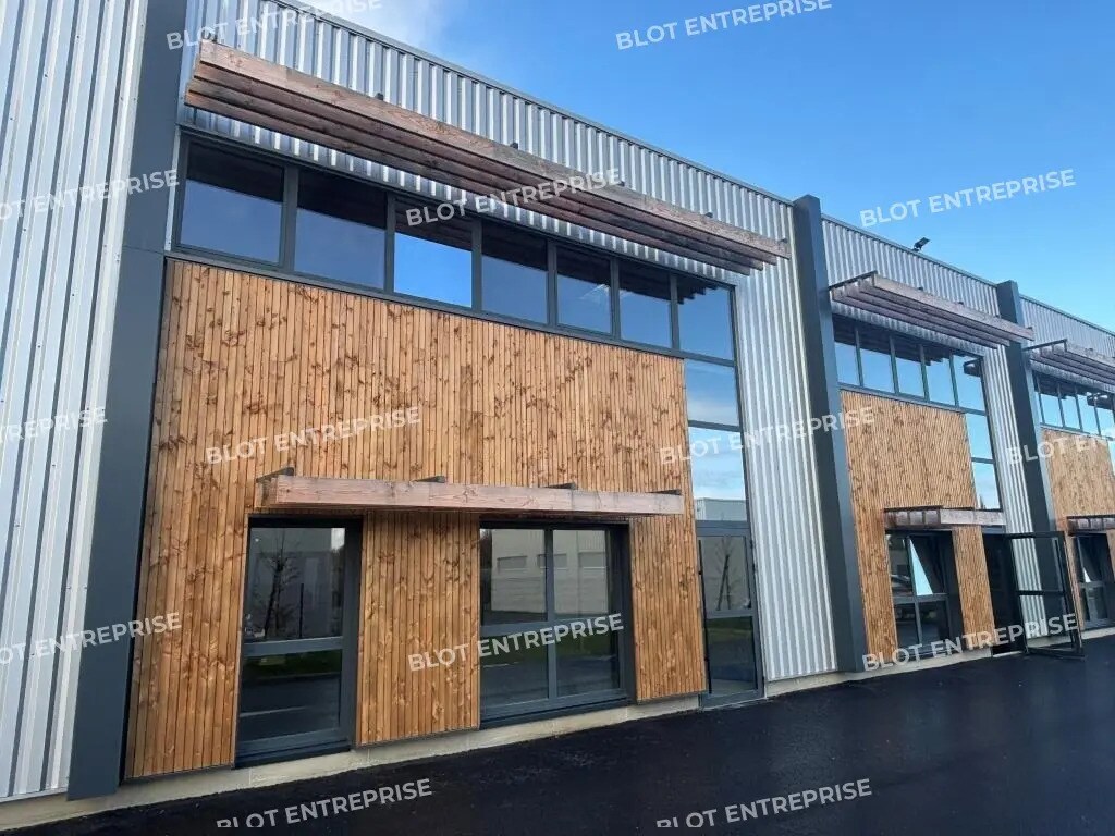 Local d'activités dans Treillières à vendre Photo de l’immeuble– Image 1 sur 10