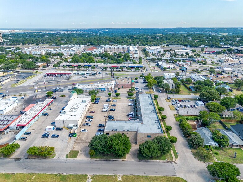 5801 Curzon Ave, Fort Worth, TX à louer - Photo de l’immeuble – Image 2 sur 30