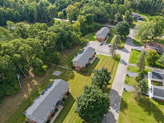 Plus de détails pour 72-96 Village Ct, Ortonville, MI - Logement à vendre