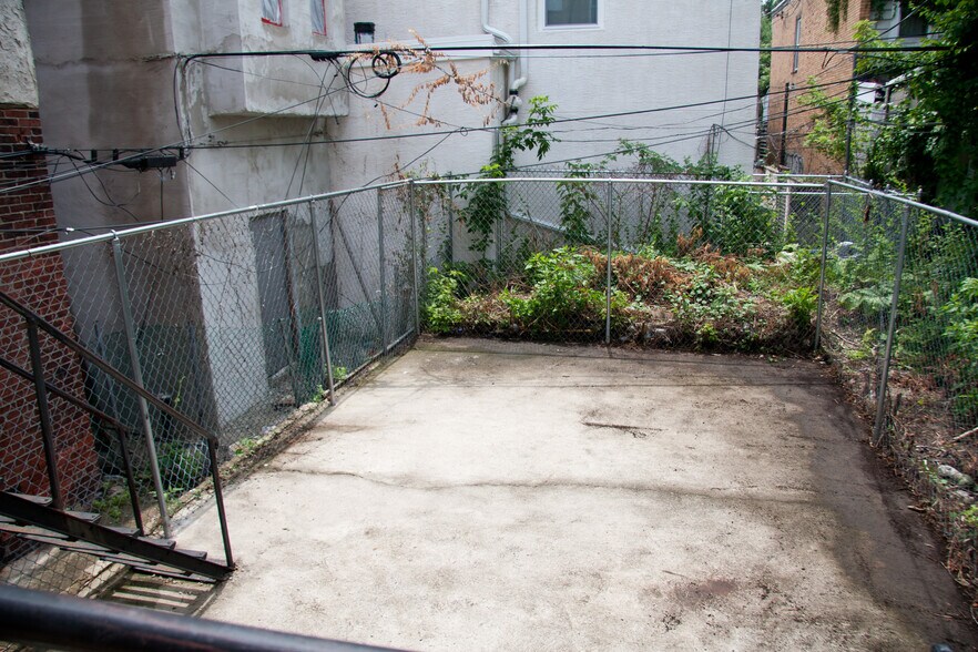 6006 Chestnut St, Philadelphia, PA à vendre - Photo de l’immeuble – Image 2 sur 10