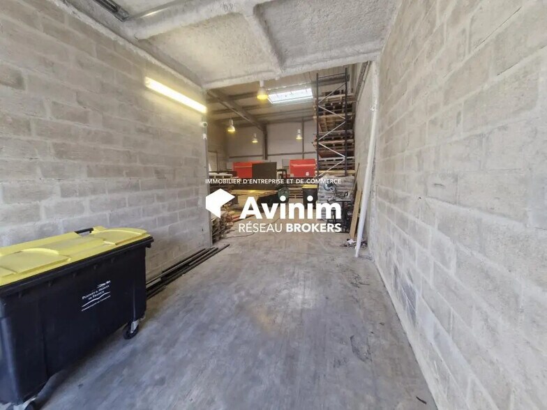 Industriel/Logistique dans Le Pin à vendre - Photo de l’immeuble – Image 2 sur 4