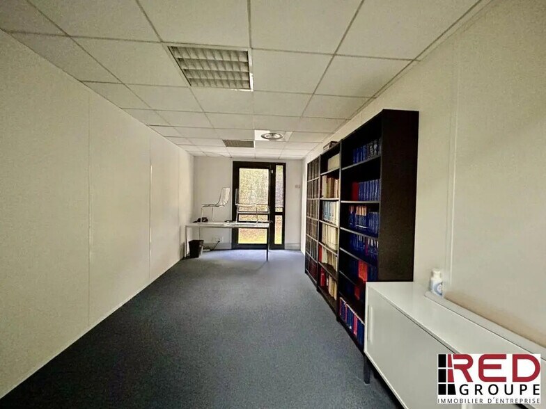 550 Avenue Du Club Hippique, Aix-en-Provence à louer - Photo de l’immeuble – Image 3 sur 8