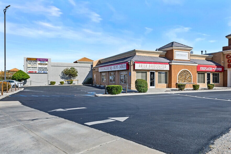 12033 Mariposa Rd, Hesperia, CA à louer - Photo de l’immeuble – Image 1 sur 25