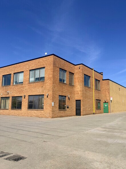 1795 Drew Rd, Mississauga, ON à louer - Photo de l’immeuble – Image 2 sur 6