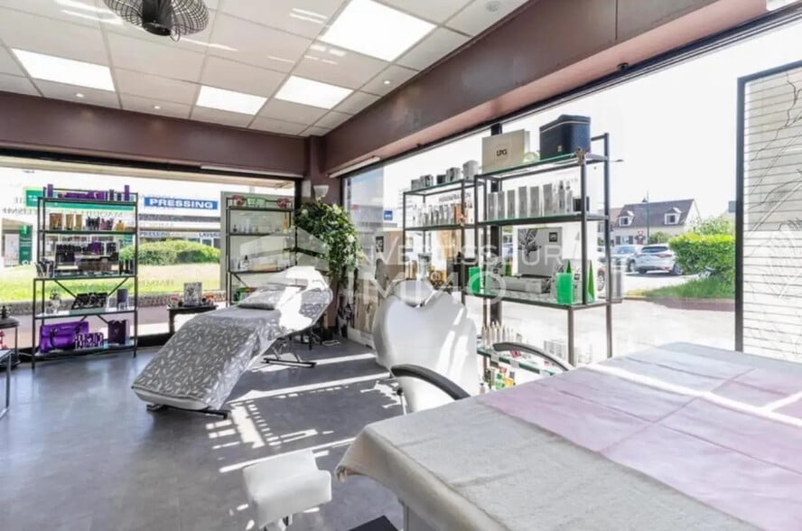 Local commercial dans Chennevières-sur-Marne à louer - Photo de l’immeuble – Image 2 sur 9