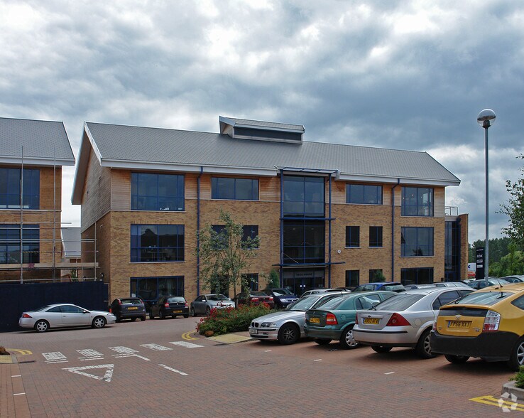 Opal Dr, Milton Keynes à louer - Photo de l’immeuble – Image 2 sur 10
