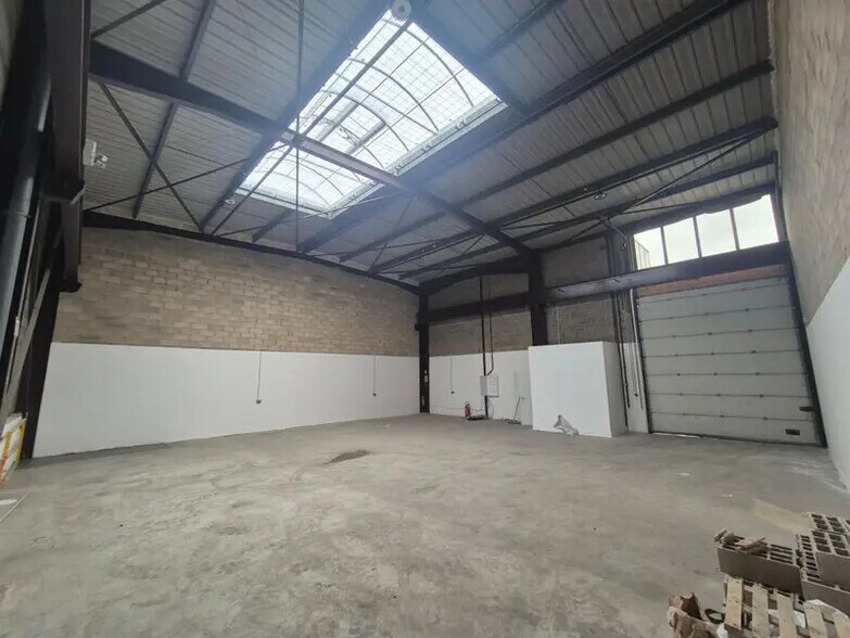 Industriel/Logistique dans Le Thillay à louer - Photo de l’immeuble – Image 3 sur 7