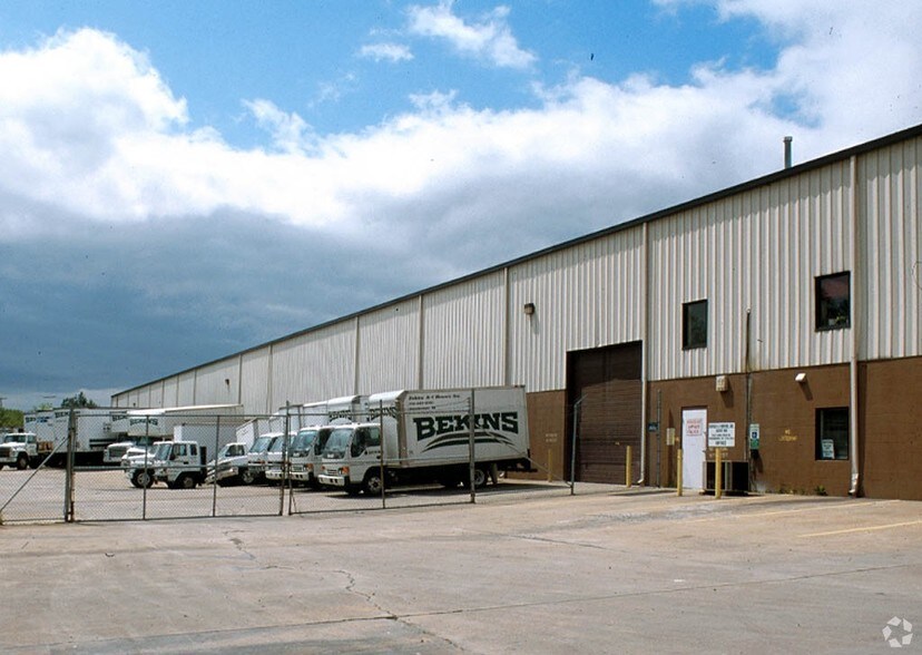 15111 Farm Creek Dr, Woodbridge, VA à louer - Photo de l’immeuble – Image 3 sur 5