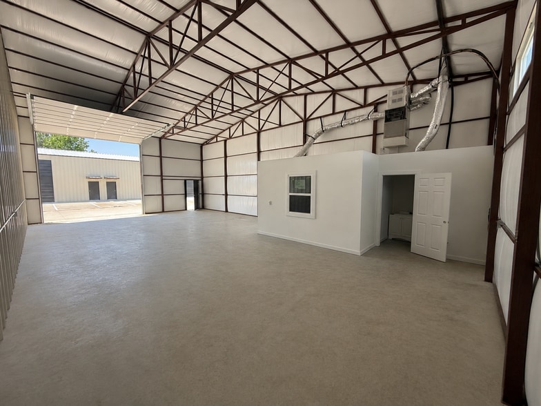8648 Ike Byrom Rd, Aubrey, TX à louer - Photo intérieure – Image 3 sur 6
