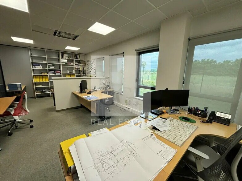 Bureau dans Saint-Priest à louer - Photo de l’immeuble – Image 2 sur 9