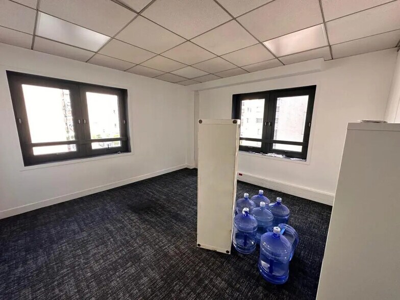 Bureau dans Suresnes à louer - Photo de l’immeuble – Image 2 sur 22