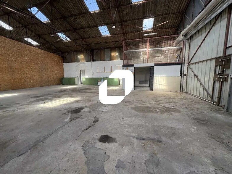 Bureau dans Ambarès-et-Lagrave à louer - Photo de l’immeuble – Image 2 sur 11