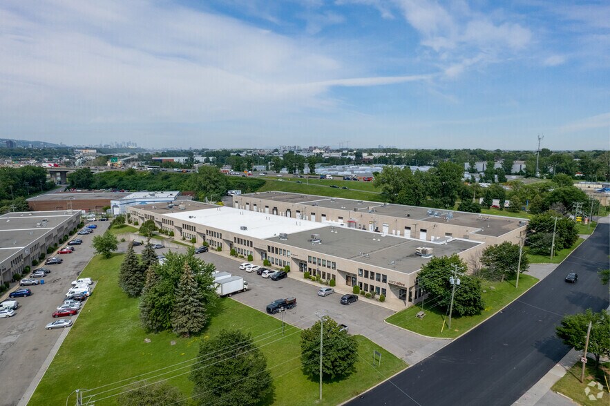 9649 Rue Saint-Clément, Montréal, QC à vendre - Aérien – Image 3 sur 3