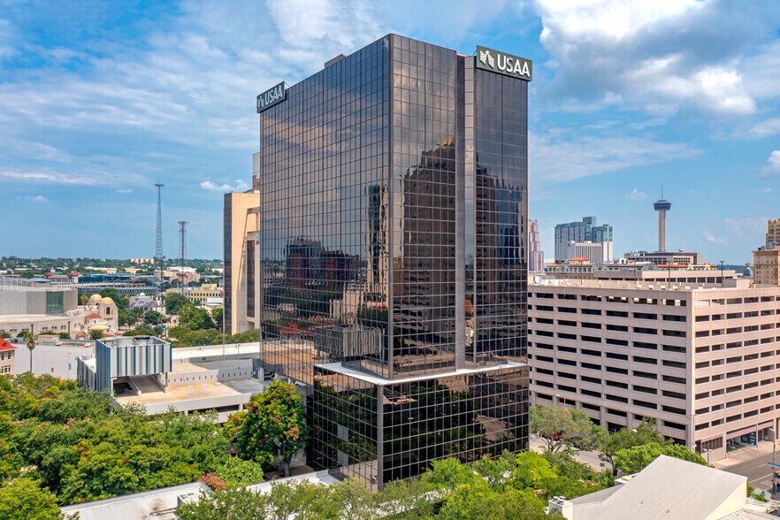 700 N Saint Marys St, San Antonio, TX à louer - Photo de l’immeuble – Image 2 sur 48