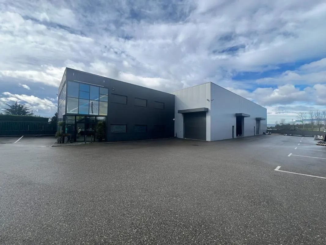 Local d'activités dans Saint-Sorlin-de-Vienne à vendre Photo de l’immeuble– Image 1 sur 5