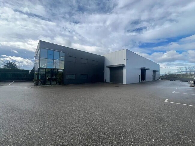 Plus de détails pour Local d’activités à vendre