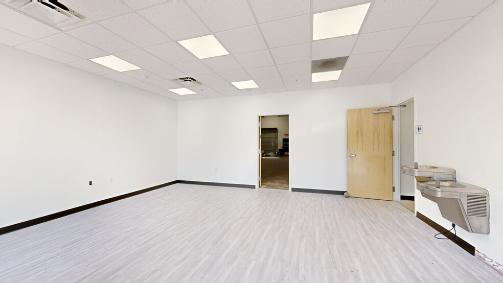 217-311 Altamonte Commerce Blvd, Altamonte Springs, FL à louer - Numérisation 3D Matterport – Image 3 sur 19