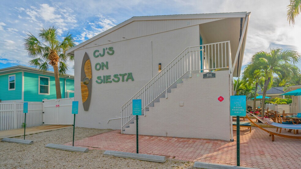 104 Avenida Veneccia, Siesta Key, FL à vendre - Photo de l’immeuble – Image 3 sur 49