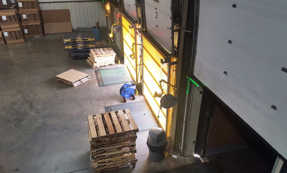 202-206 Regas Rd, Madison, WI à louer - Photo de l’immeuble – Image 3 sur 9