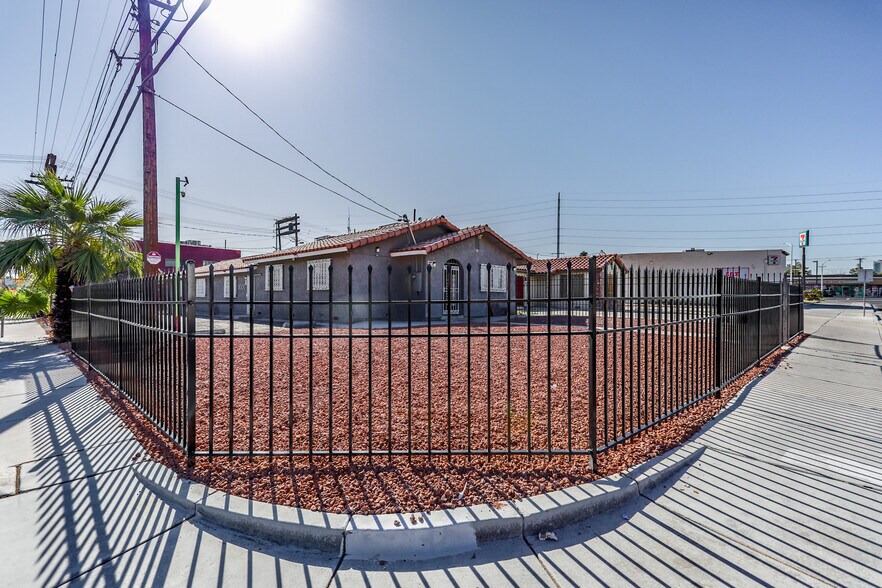 703 S 10th St, Las Vegas, NV à vendre - Photo de l’immeuble – Image 1 sur 51