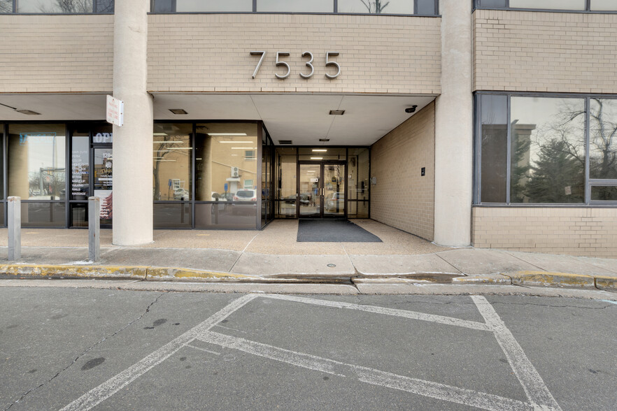 7535 Little River Tpke, Annandale, VA à vendre - Photo de l’immeuble – Image 2 sur 26