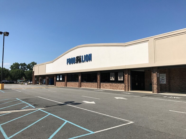 11710-11712 Jefferson Ave, Newport News, VA à louer - Photo de l’immeuble – Image 2 sur 5