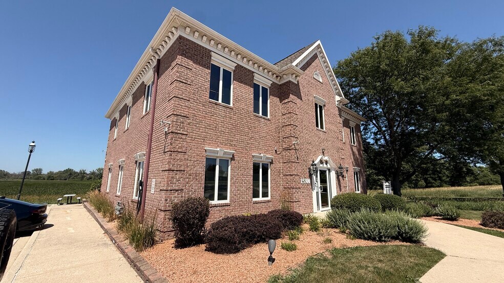 15300 W Capitol Dr, Brookfield, WI à vendre - Photo de l’immeuble – Image 2 sur 6