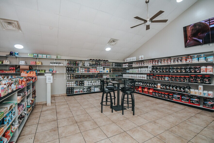 6801 N Navarro St, Victoria, TX à louer - Photo de l’immeuble – Image 3 sur 14