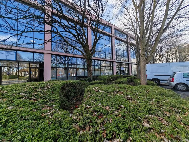 Bureau dans Torcy à louer - Photo de l’immeuble – Image 3 sur 18