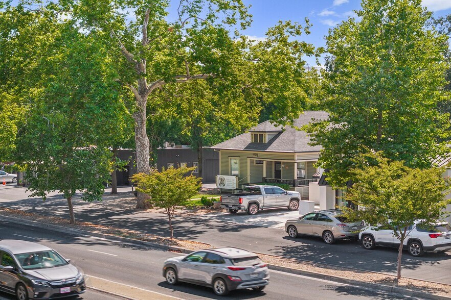 1725 Esplanade Rd, Chico, CA à louer - Photo de l’immeuble – Image 2 sur 5