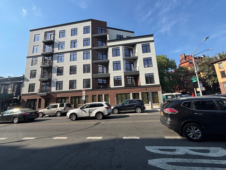 899 Fulton St, Brooklyn, NY à louer - Photo de l’immeuble – Image 1 sur 8